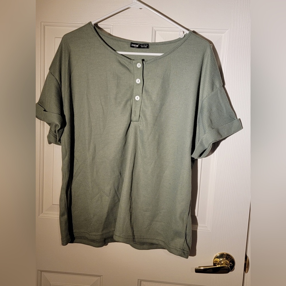 Green Waffle Pattern Shirt with 3 Buttons